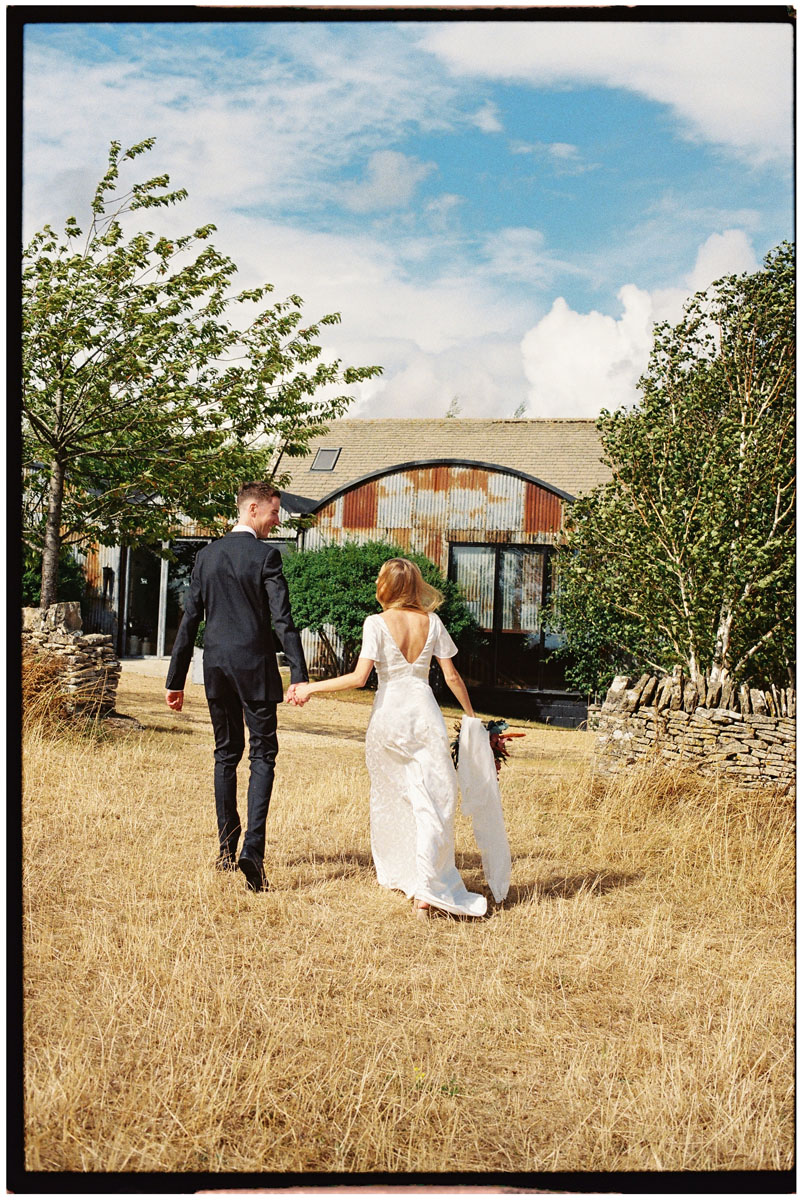 Natural couple photographs captured on analogue film in the Cotswolds