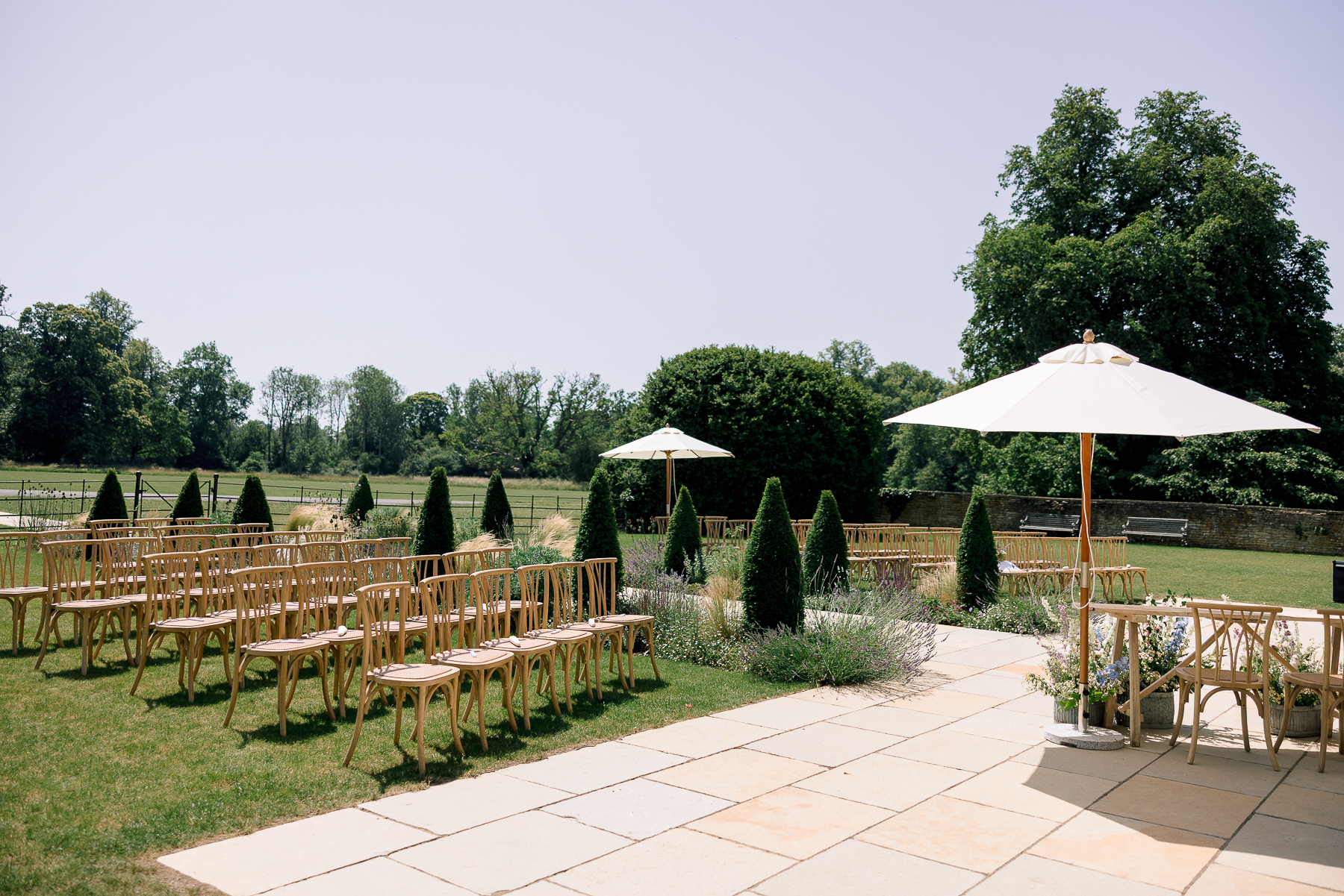 Outdoor ceremony at Ivy Lodge 